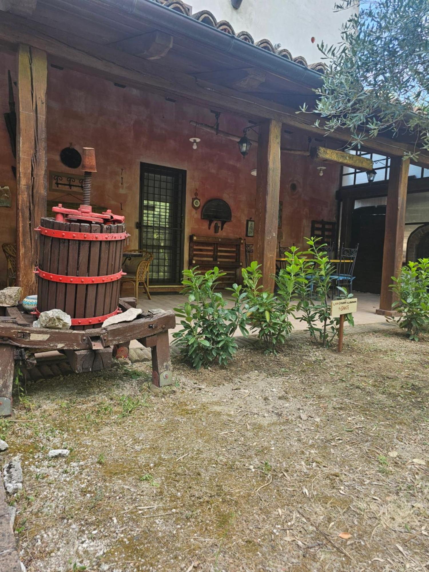 La Rosa Dei Venti - Country House Fossato di Vico Exterior foto